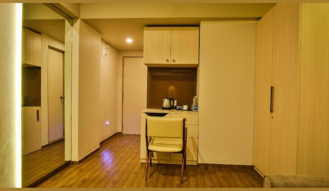 Weekend Address By Honest Homes Apartment Surat